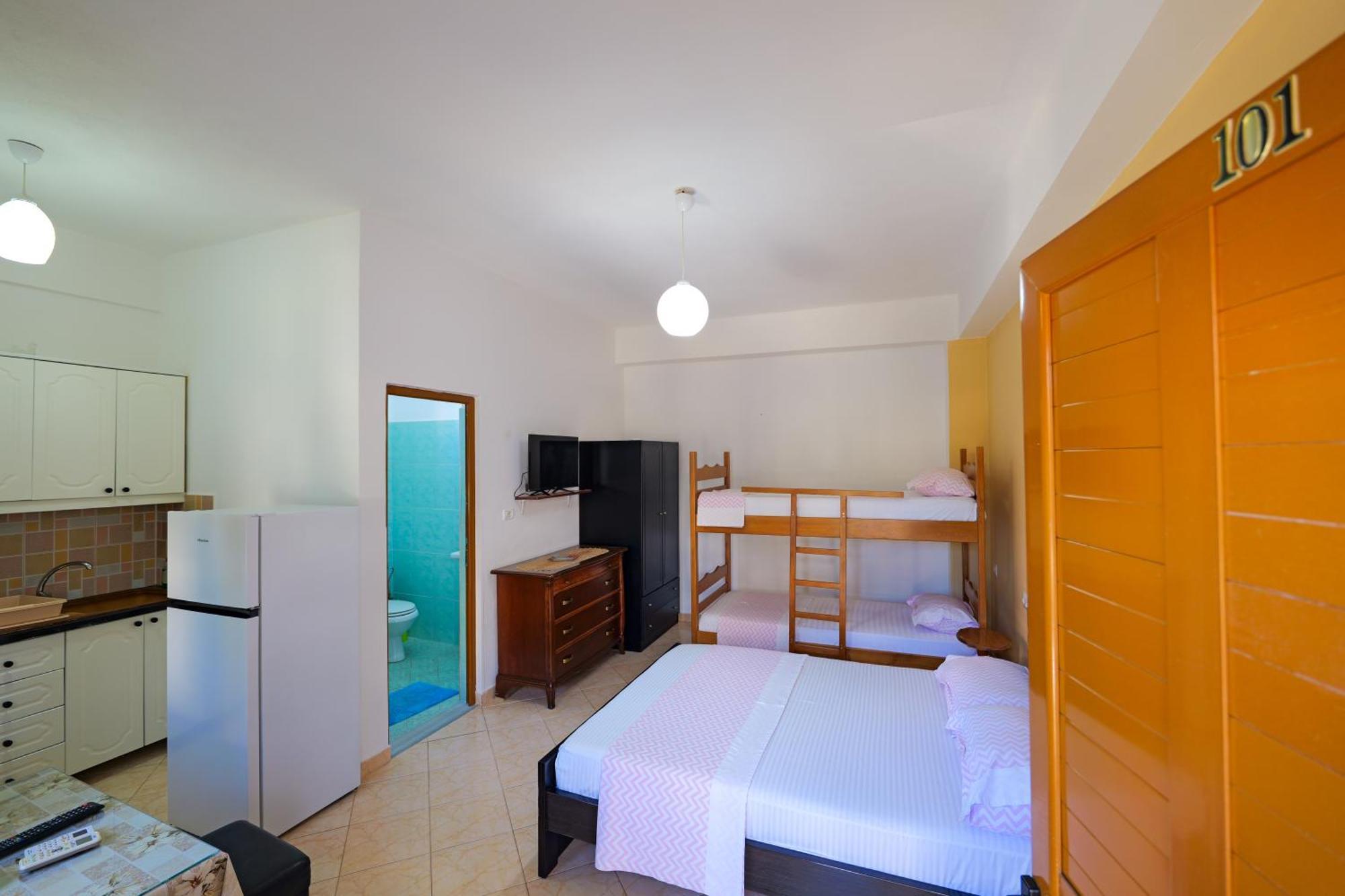 Hotel Chris Ksamil Ngoại thất bức ảnh