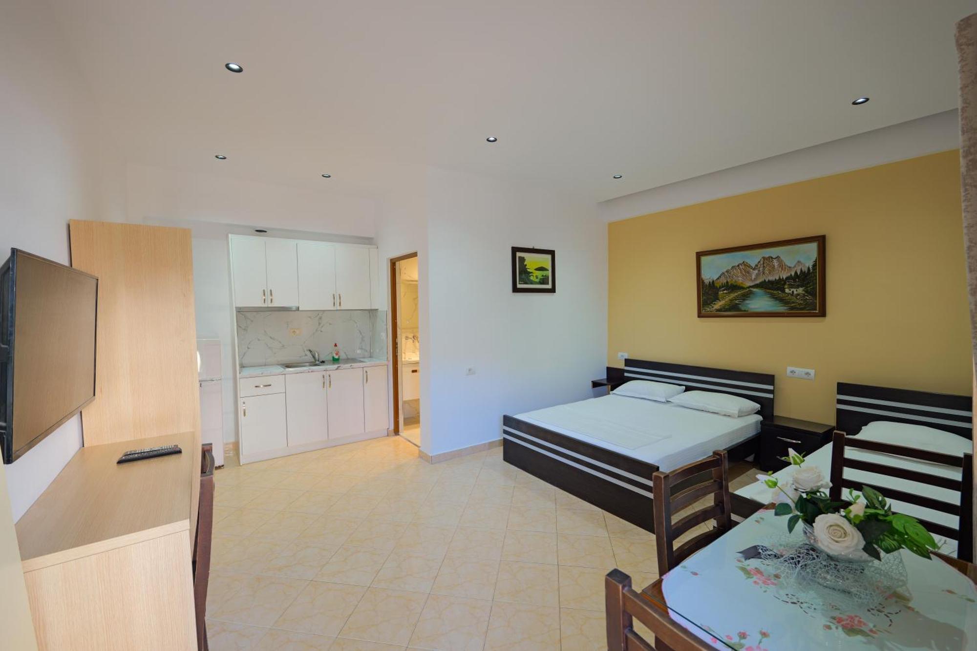 Hotel Chris Ksamil Ngoại thất bức ảnh