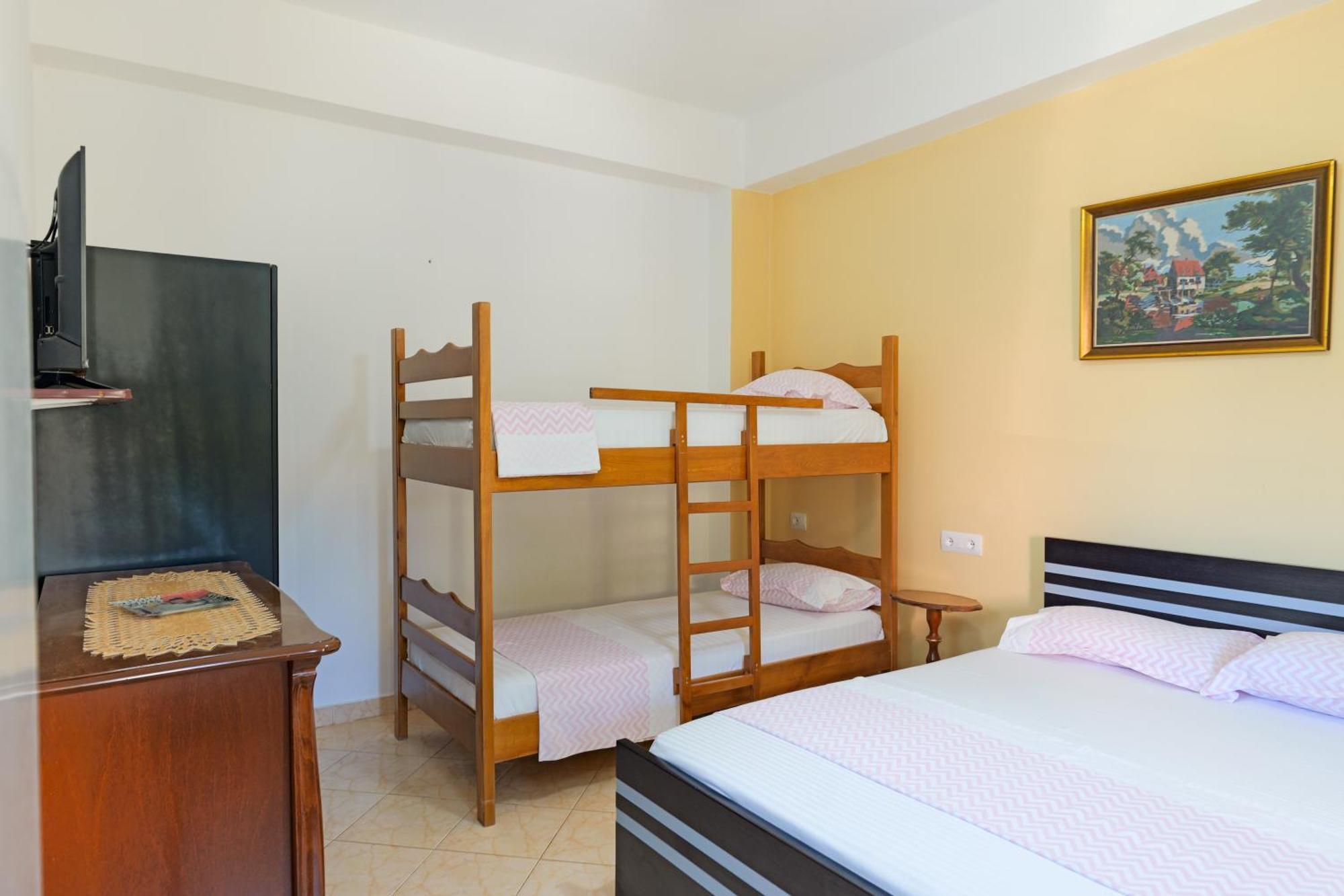 Hotel Chris Ksamil Ngoại thất bức ảnh