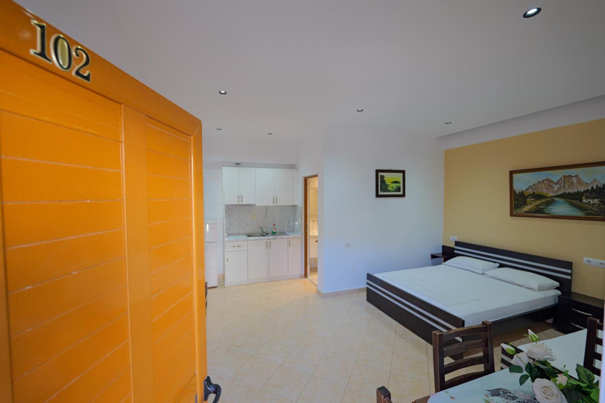Hotel Chris Ksamil Ngoại thất bức ảnh