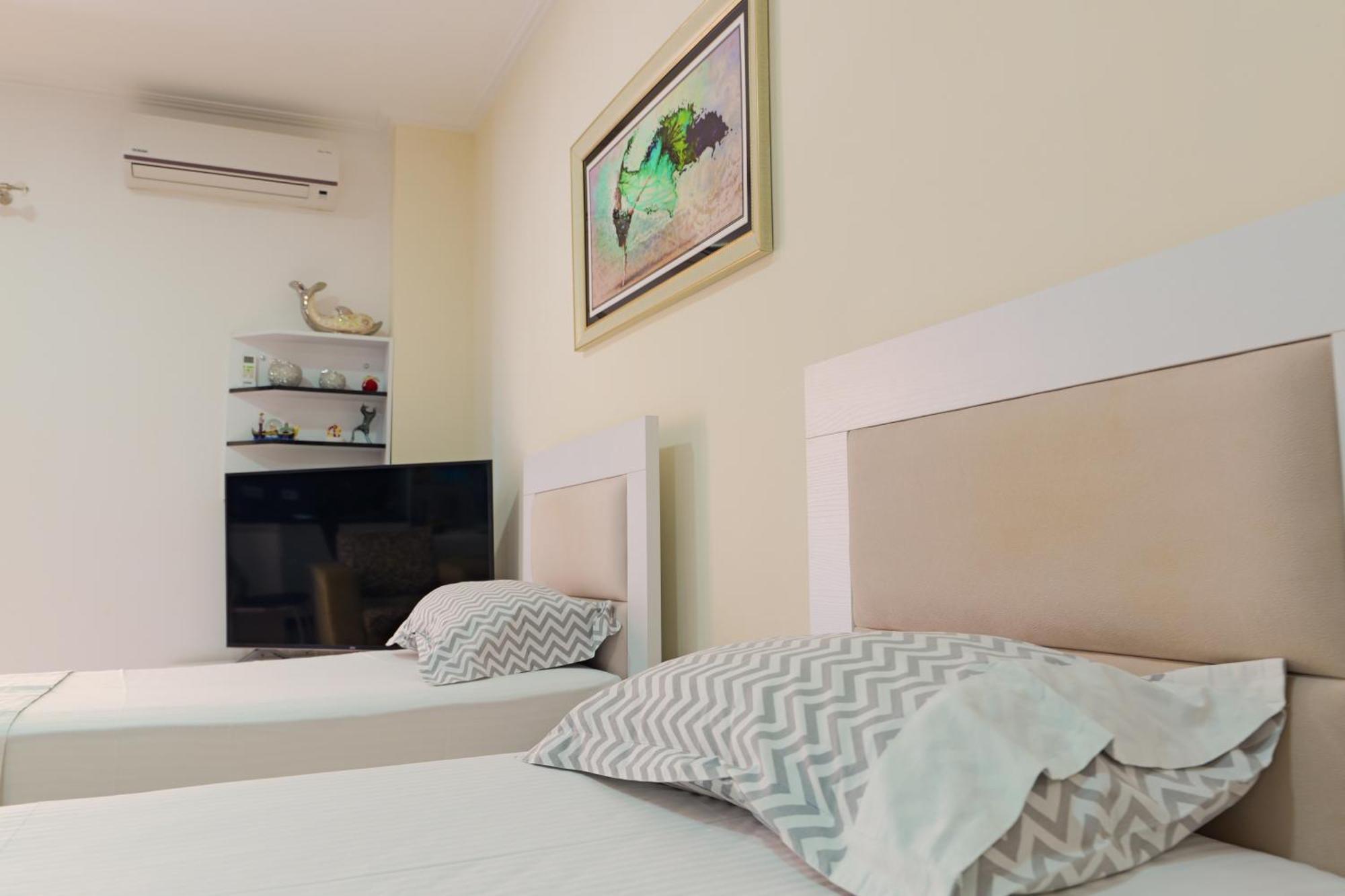 Hotel Chris Ksamil Ngoại thất bức ảnh