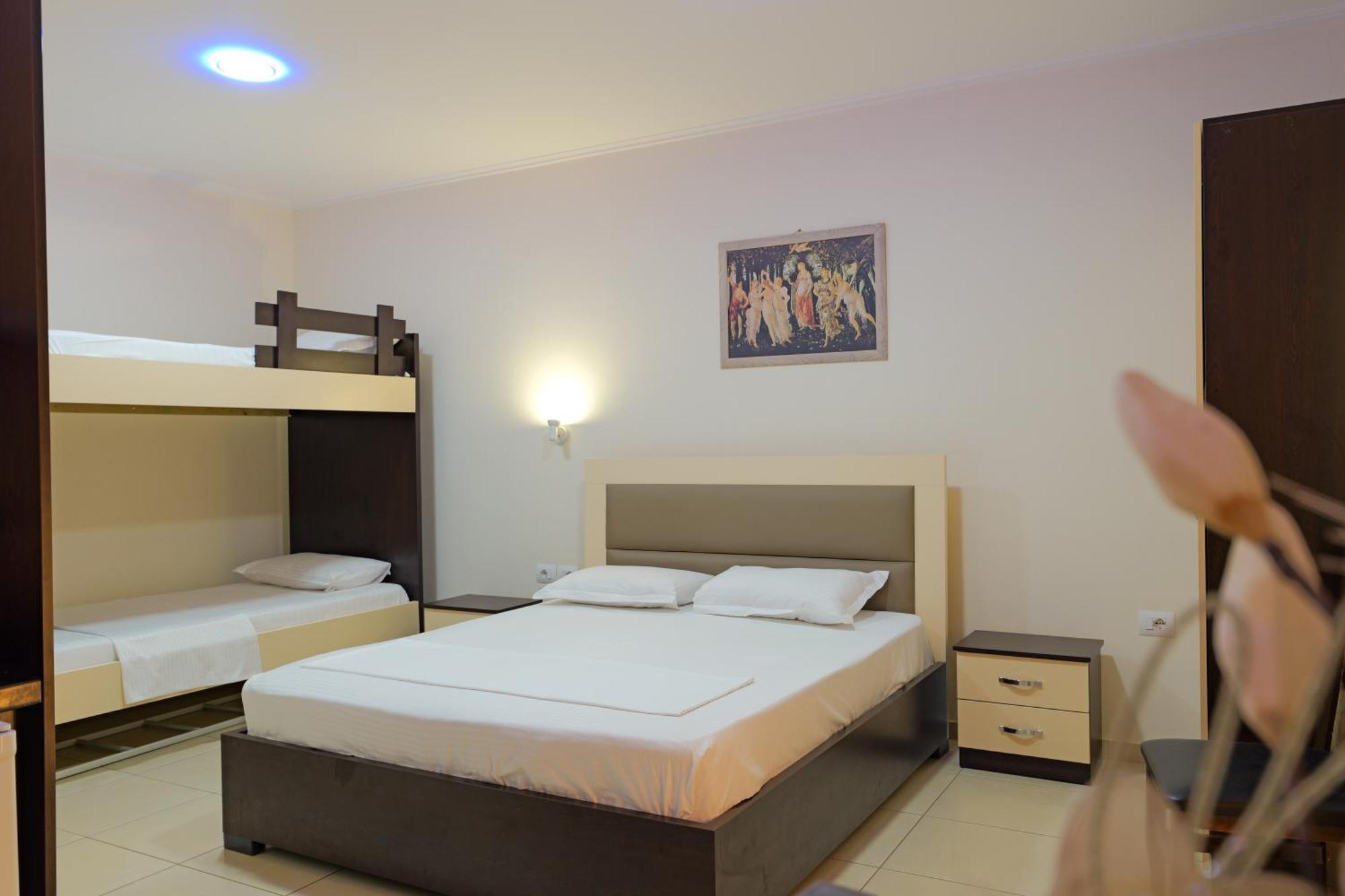 Hotel Chris Ksamil Ngoại thất bức ảnh