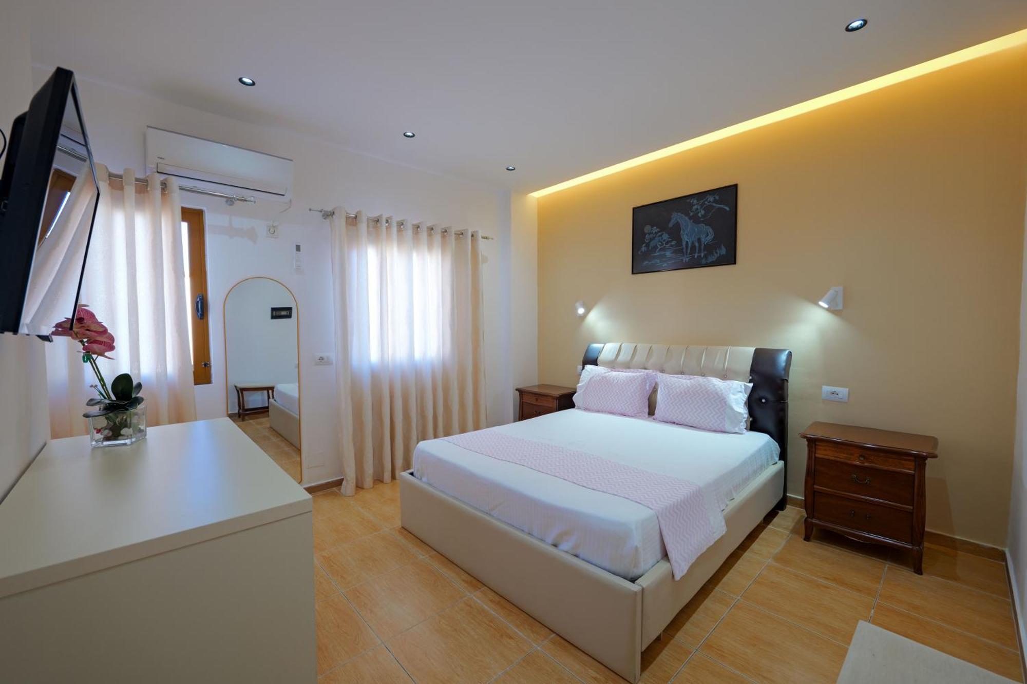 Hotel Chris Ksamil Ngoại thất bức ảnh